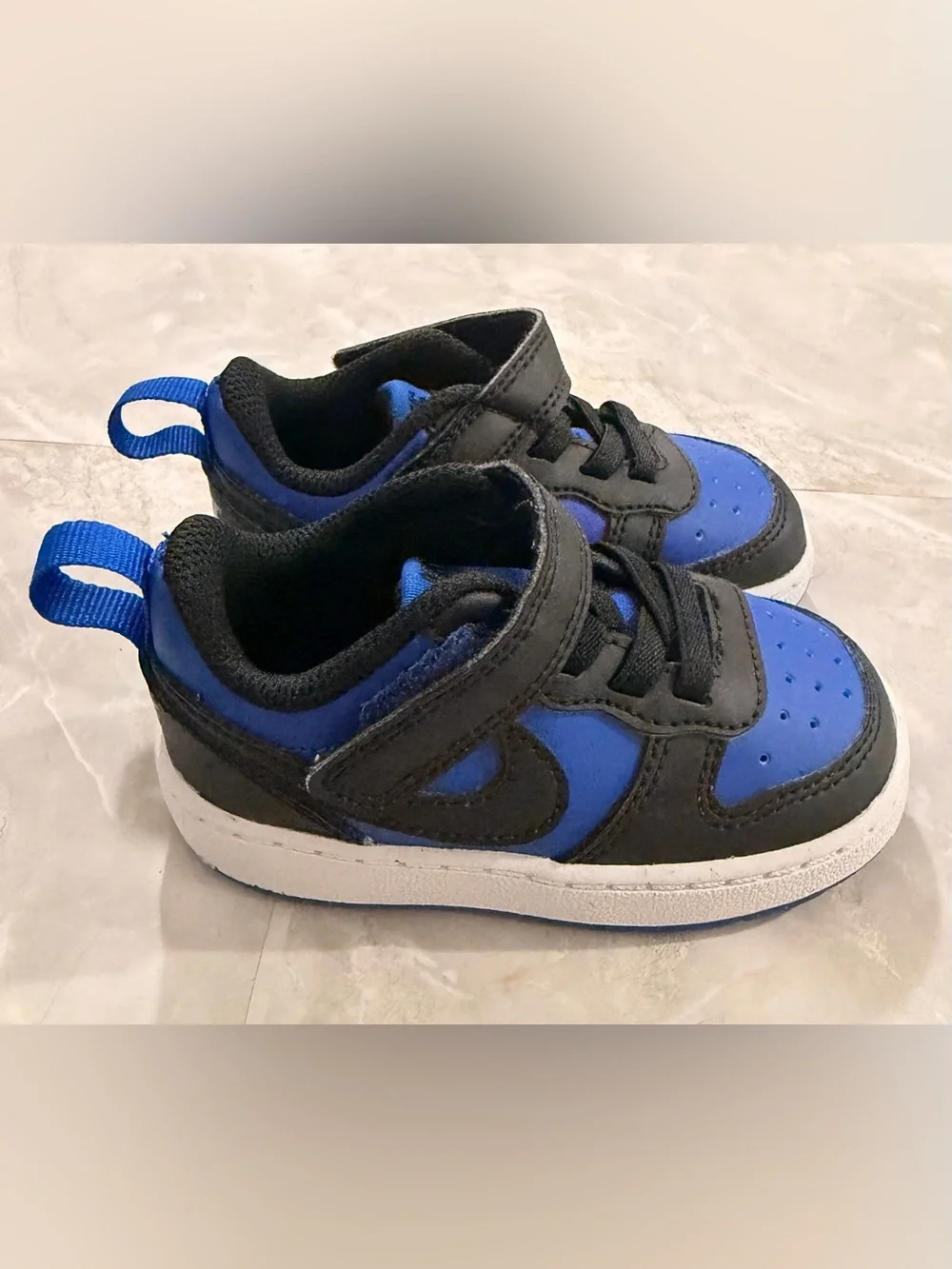 Nike Kids Black and Blue Low-Top Sneakers with Hook-and-Loop Strap